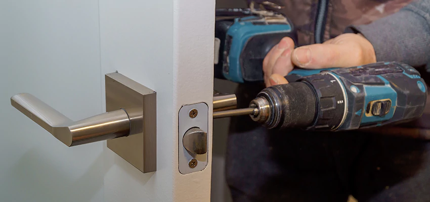 Broken Door Handle Lock Repair in Bell Gardens, California